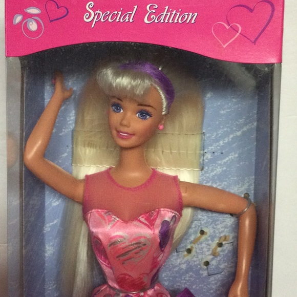 3 Valentine Barbie Dolls NRFB NEW - Picture 5 of 5